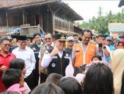 Tinjau Korban Banjir OKU, Pj. Gubernur Fatoni Segera Maksimalkan Program Bedah Rumah Untuk Renovasi Rumah Warga Rusak Akibat Banjir